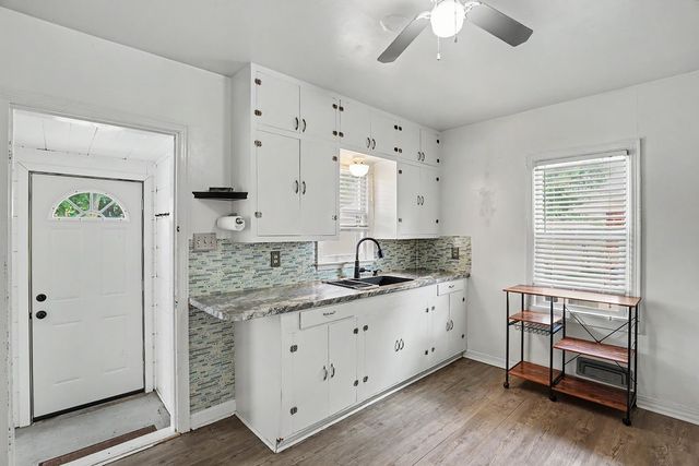 5936 SW 2nd Street, Des Moines, IA 50315