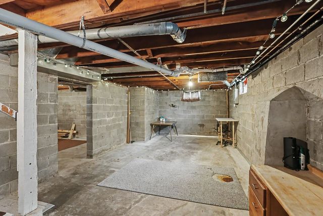 5936 SW 2nd Street, Des Moines, IA 50315