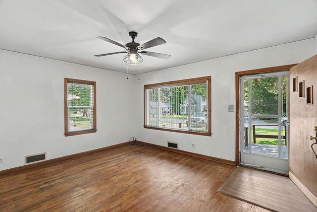 5936 SW 2nd Street, Des Moines, IA 50315