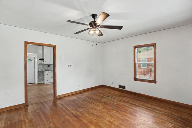 5936 SW 2nd Street, Des Moines, IA 50315