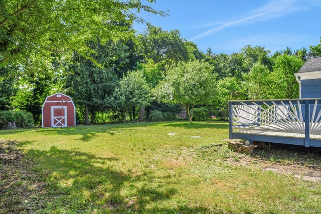 22 Greenvale Farms Road, Poughkeepsie, NY 12603