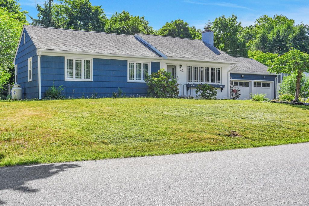 22 Greenvale Farms Road, Poughkeepsie, NY 12603