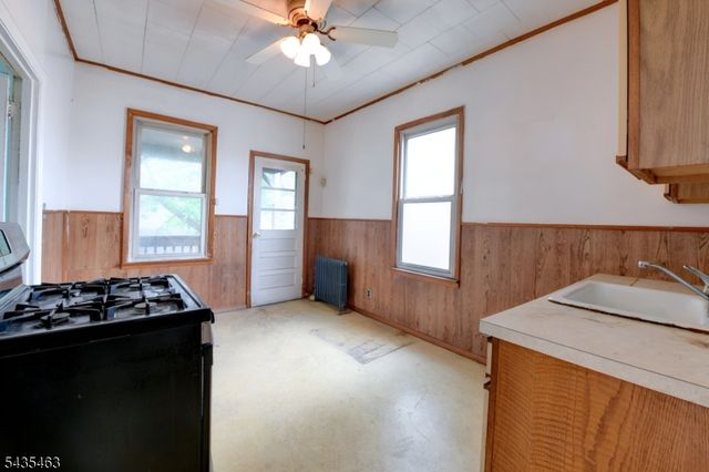 110 W 16Th St, Linden City, NJ 07036