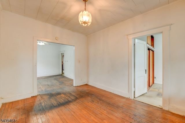 110 W 16Th St, Linden City, NJ 07036