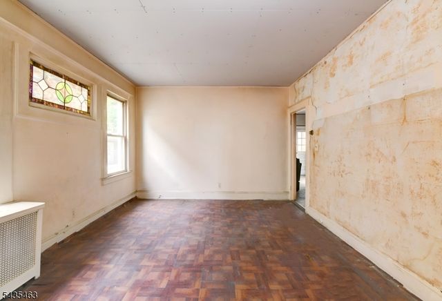 110 W 16Th St, Linden City, NJ 07036