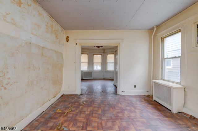 110 W 16Th St, Linden City, NJ 07036