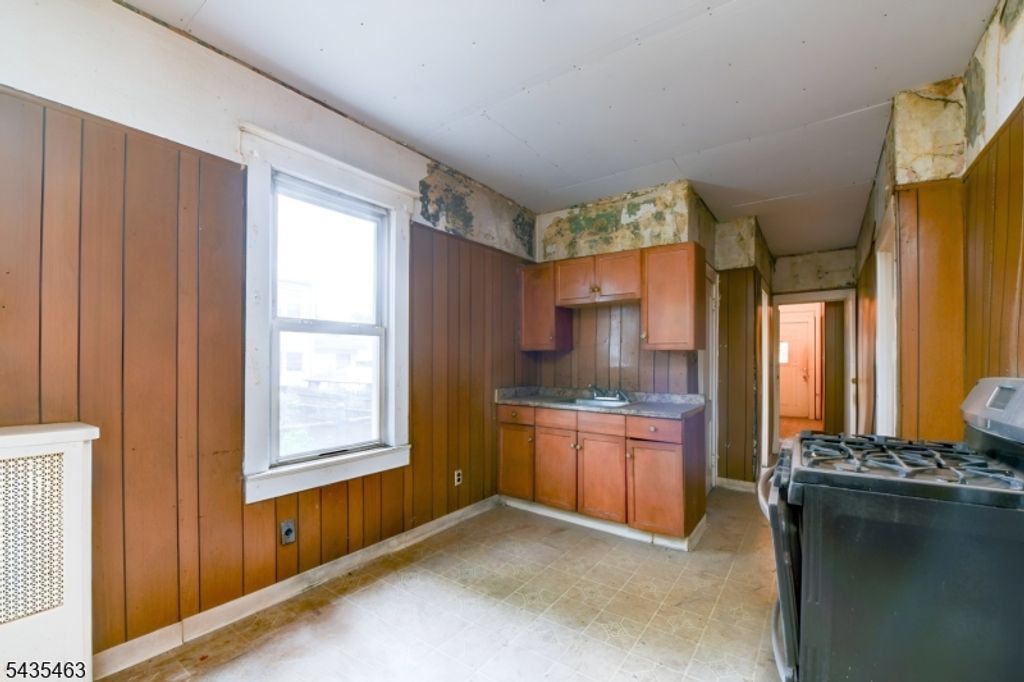 110 W 16Th St, Linden City, NJ 07036 — photo 5