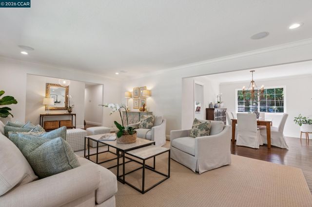 294 Deerfield Dr, Moraga, CA 94556