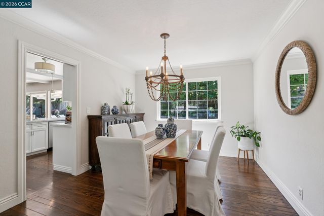 294 Deerfield Dr, Moraga, CA 94556