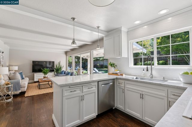 294 Deerfield Dr, Moraga, CA 94556