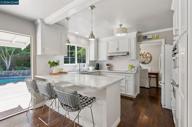 294 Deerfield Dr, Moraga, CA 94556