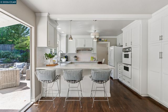 294 Deerfield Dr, Moraga, CA 94556