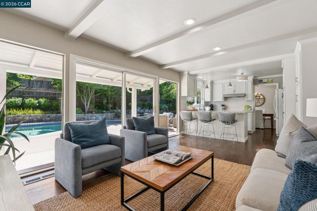 294 Deerfield Dr, Moraga, CA 94556