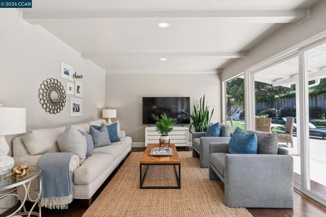 294 Deerfield Dr, Moraga, CA 94556
