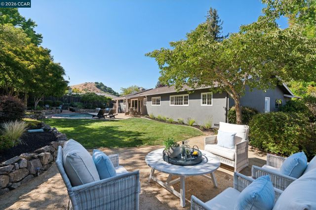 294 Deerfield Dr, Moraga, CA 94556
