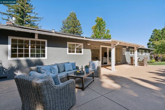 294 Deerfield Dr, Moraga, CA 94556