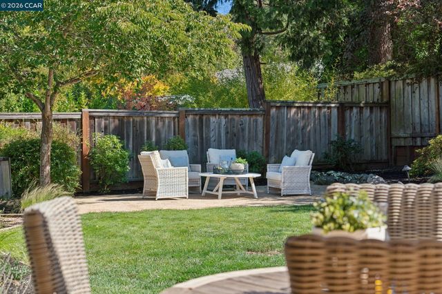 294 Deerfield Dr, Moraga, CA 94556
