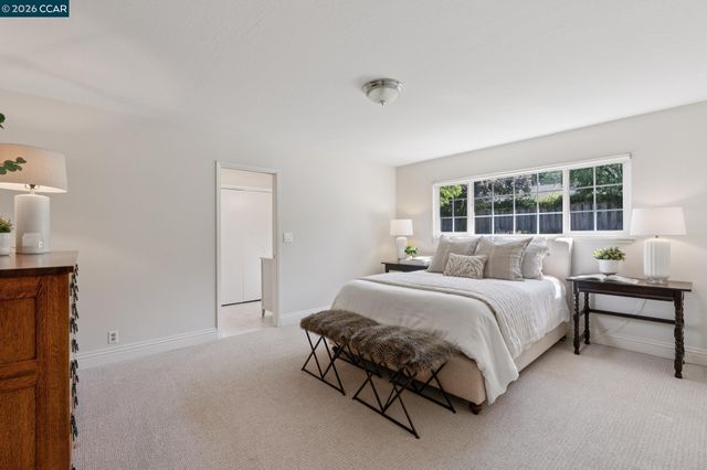 294 Deerfield Dr, Moraga, CA 94556