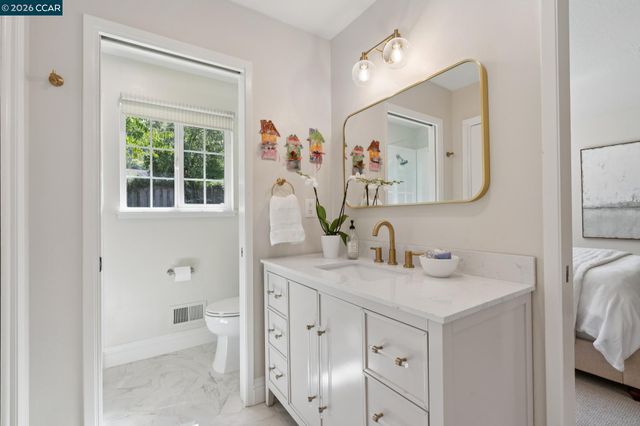 294 Deerfield Dr, Moraga, CA 94556