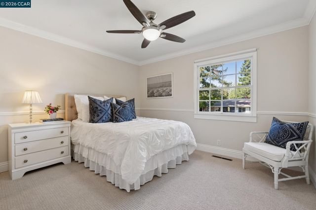 294 Deerfield Dr, Moraga, CA 94556