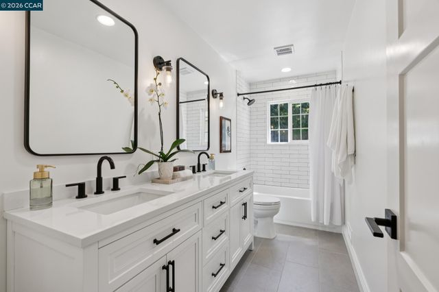 294 Deerfield Dr, Moraga, CA 94556