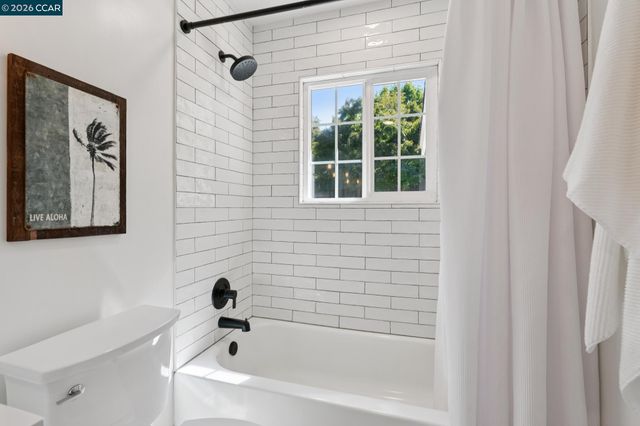 294 Deerfield Dr, Moraga, CA 94556