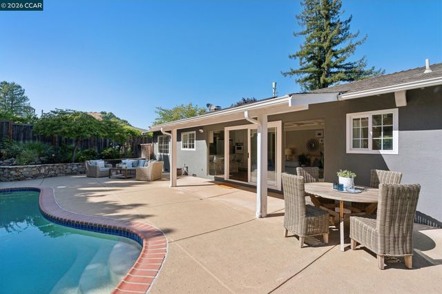 294 Deerfield Dr, Moraga, CA 94556