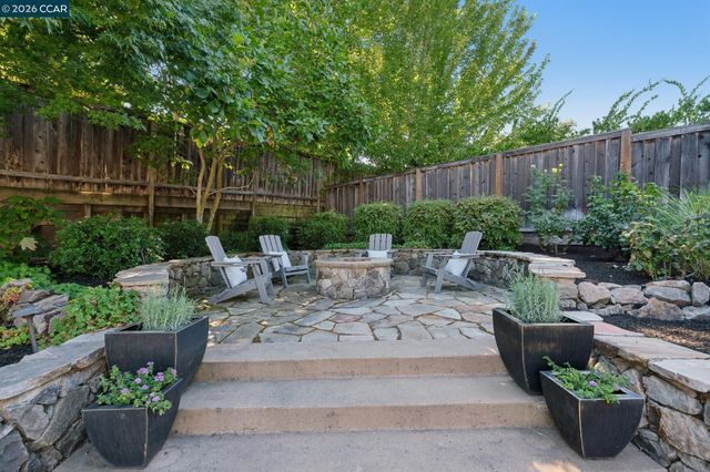 294 Deerfield Dr, Moraga, CA 94556