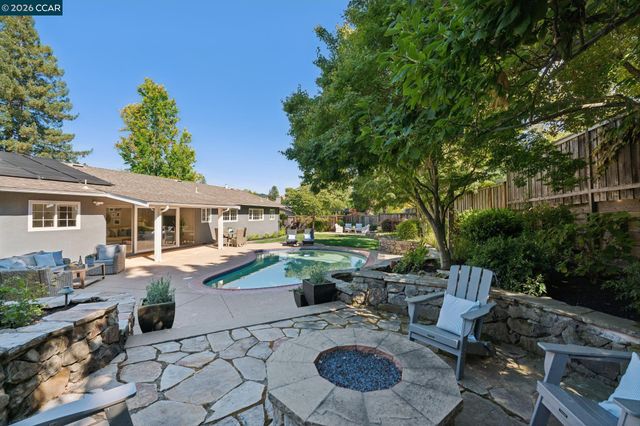 294 Deerfield Dr, Moraga, CA 94556
