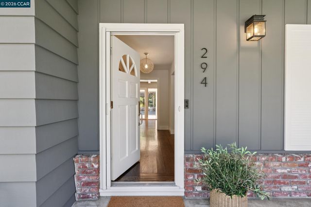 294 Deerfield Dr, Moraga, CA 94556