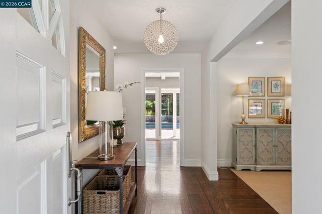 294 Deerfield Dr, Moraga, CA 94556