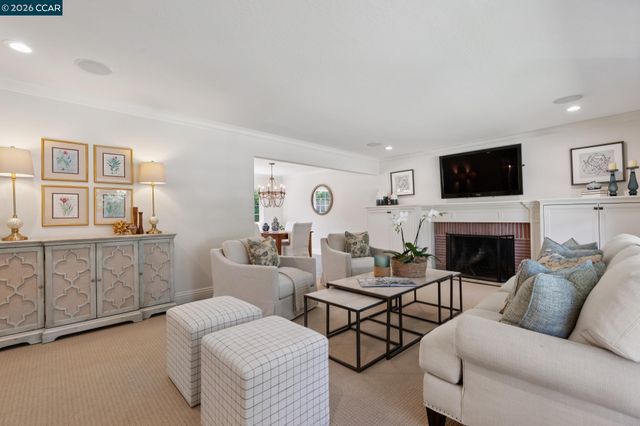 294 Deerfield Dr, Moraga, CA 94556