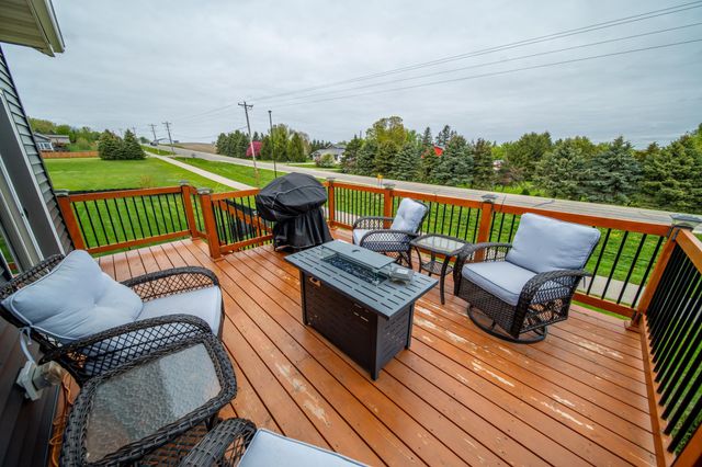 695 Marcus Pl NE, Byron, MN 55920