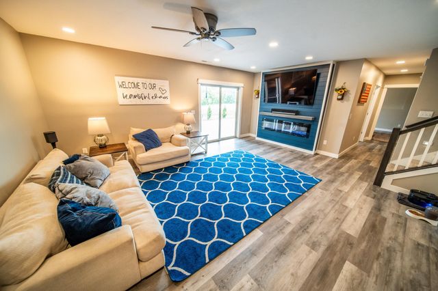 695 Marcus Pl NE, Byron, MN 55920