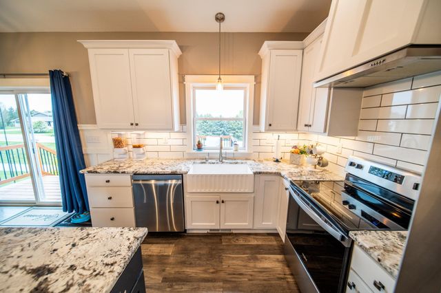 695 Marcus Pl NE, Byron, MN 55920