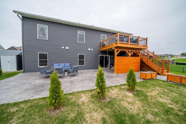 695 Marcus Pl NE, Byron, MN 55920