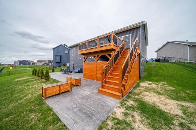 695 Marcus Pl NE, Byron, MN 55920