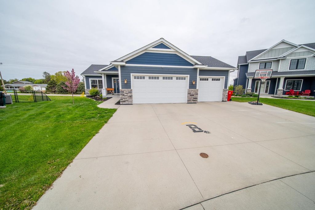 695 Marcus Pl NE, Byron, MN 55920