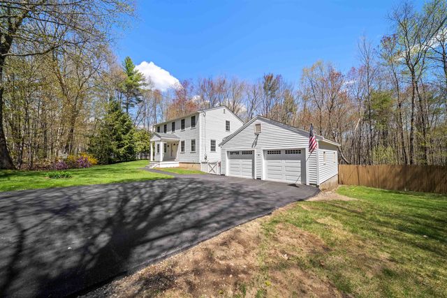 15 Earle Drive, Lee, NH 03861
