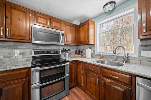 15 Earle Drive, Lee, NH 03861