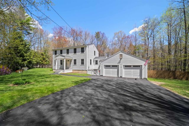 15 Earle Drive, Lee, NH 03861