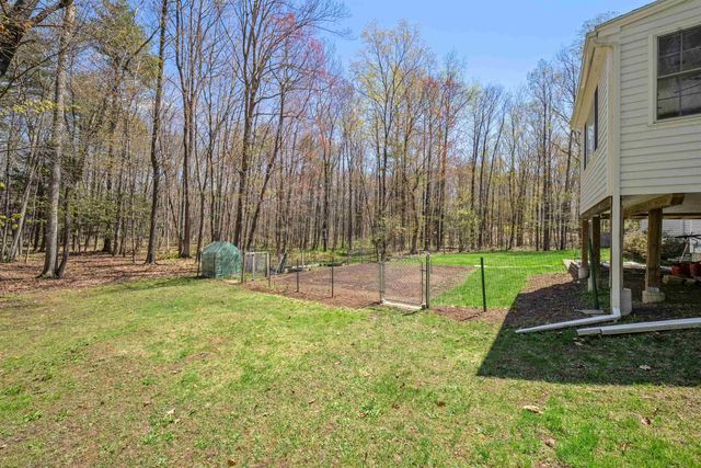 15 Earle Drive, Lee, NH 03861