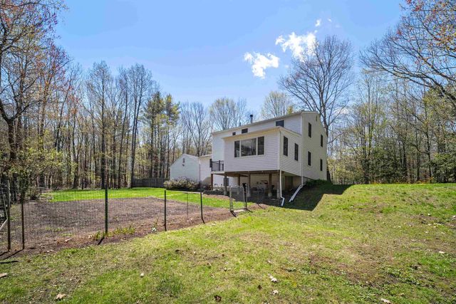 15 Earle Drive, Lee, NH 03861