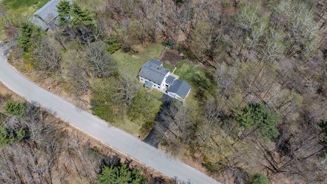 15 Earle Drive, Lee, NH 03861