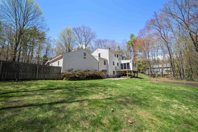 15 Earle Drive, Lee, NH 03861