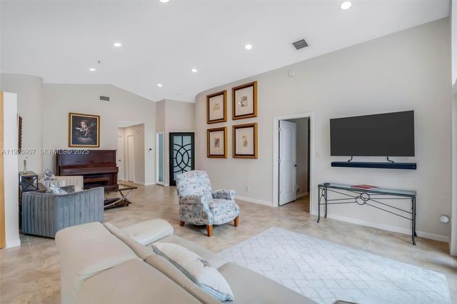 17958 SW 14th St, Pembroke Pines, FL 33029