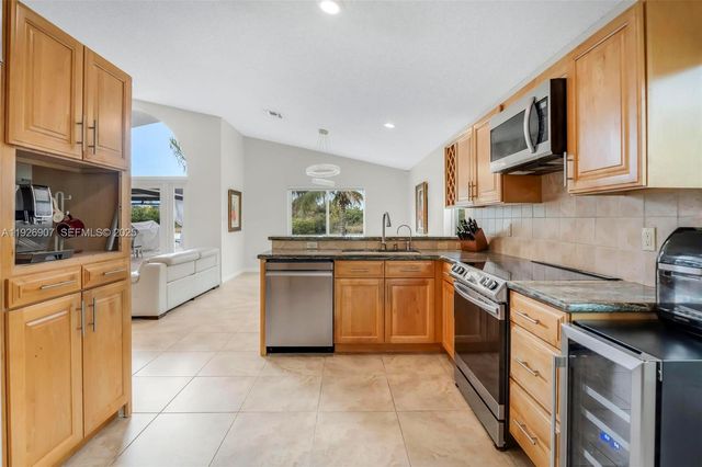 17958 SW 14th St, Pembroke Pines, FL 33029