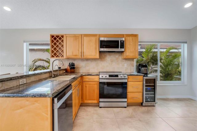 17958 SW 14th St, Pembroke Pines, FL 33029