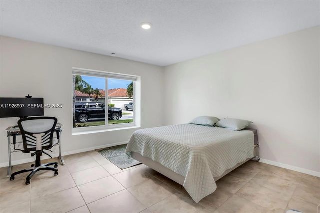 17958 SW 14th St, Pembroke Pines, FL 33029