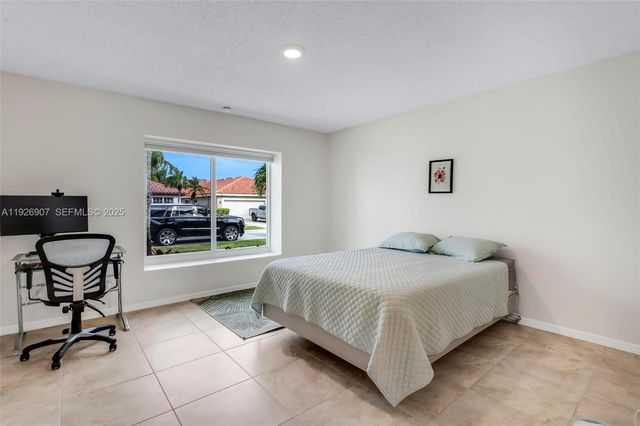 17958 SW 14th St, Pembroke Pines, FL 33029